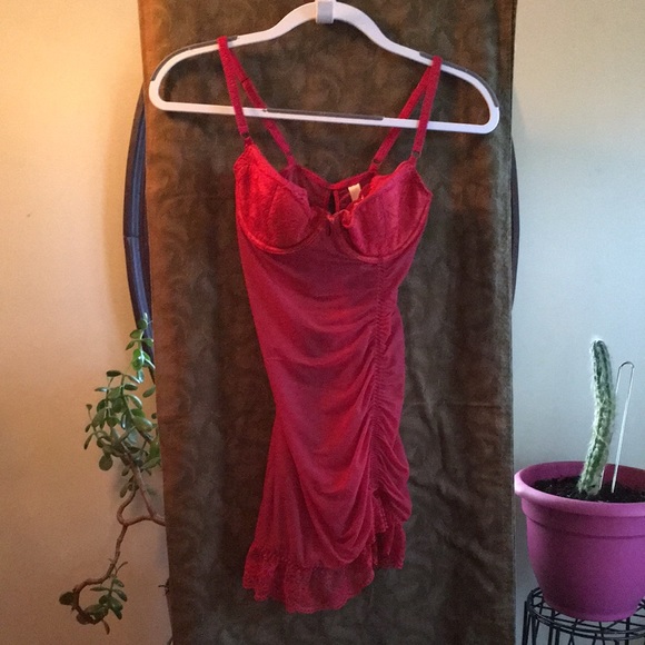Red Ruffled Ruched Nightie - Picture 2 of 5